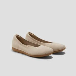 Vivaia Claire Walker Round-Toe Flats
